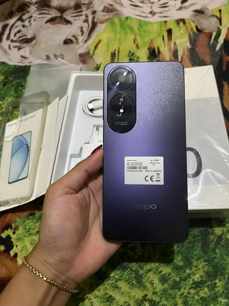 Oppo a60 ram 8/128 ungu malam