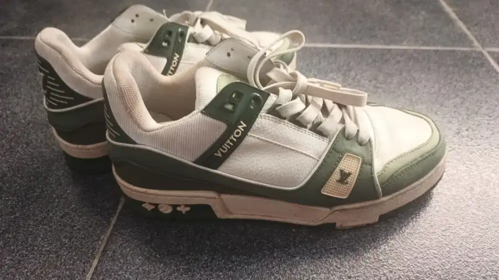 sepatu LV trainers green ori