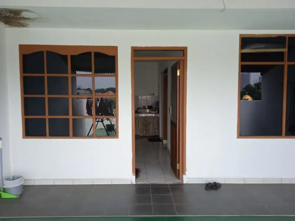 Rumah 3 Lantai 3 Kamar Barat Daya Dekat Stan di Sektor 5