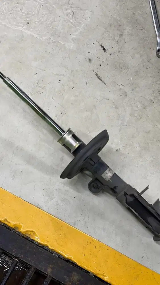 shock breaker honda city hatchback 1 set depan bekas