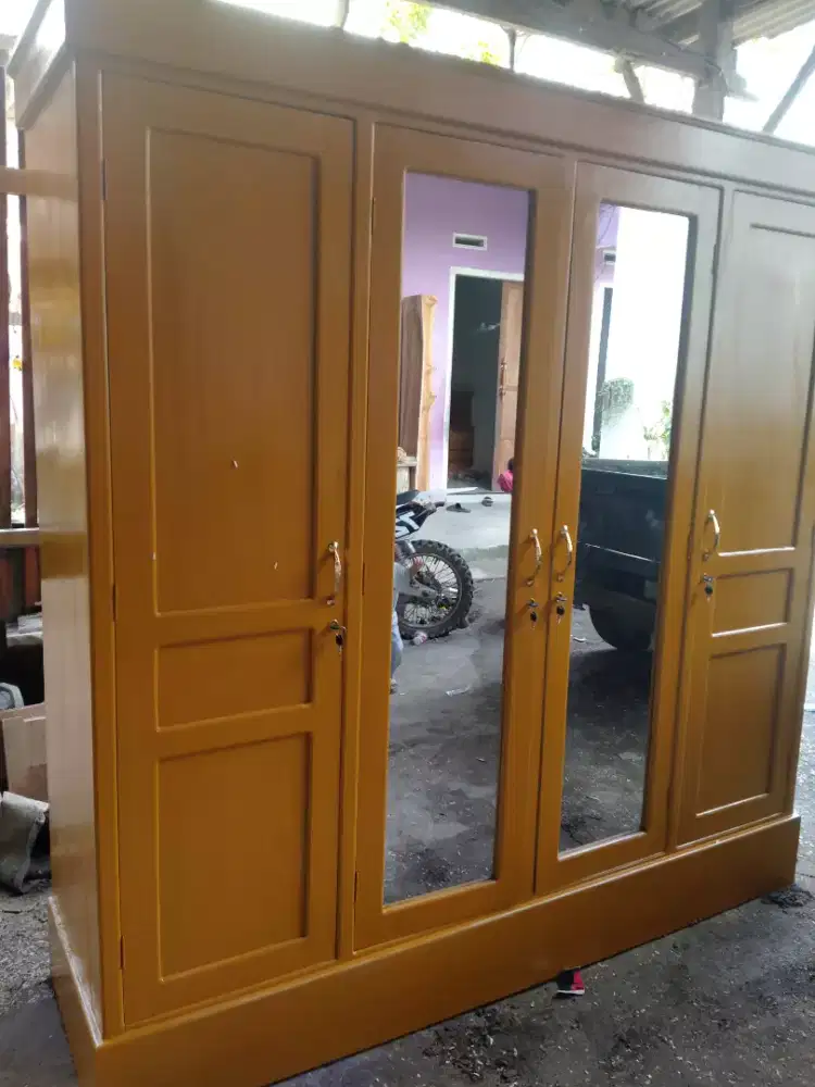 Lemari pakaian 4 pintu full kayu jati
