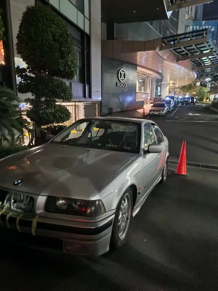 Di JUAL BMW E 323i