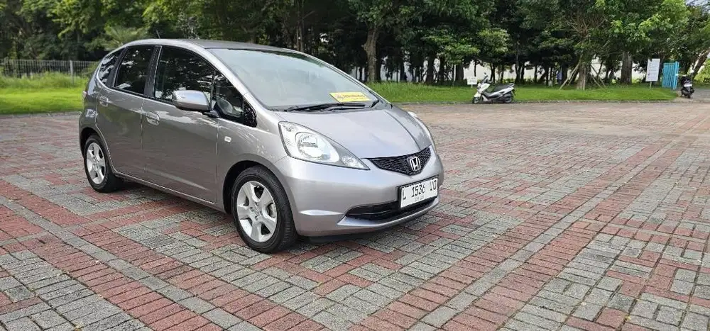 Jazz GE8 thn 2009 low KM 30rban asli ,tgn 1 ,original antik spt baru