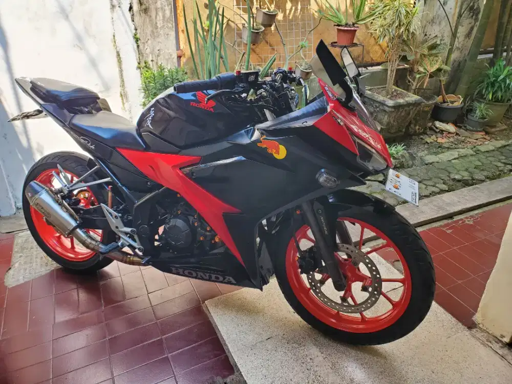 Honda Cbr 150r Hitam 2018 jual cepat