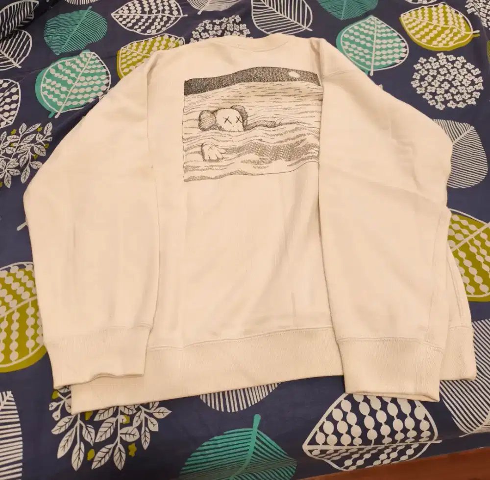 Uniqlo X KAWS crewneck