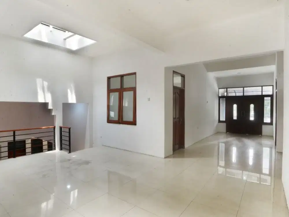 RUANG USAHA LUAS BERSIH LOKASI RAMAI STRATEGIS SIAP PAKAI DI ANTAPANI BANDUNG