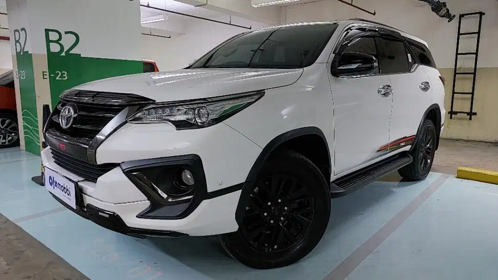 TDP 20JT, Toyota Fortuner 2.4 VRZ TRD Solar-AT Putih 2019