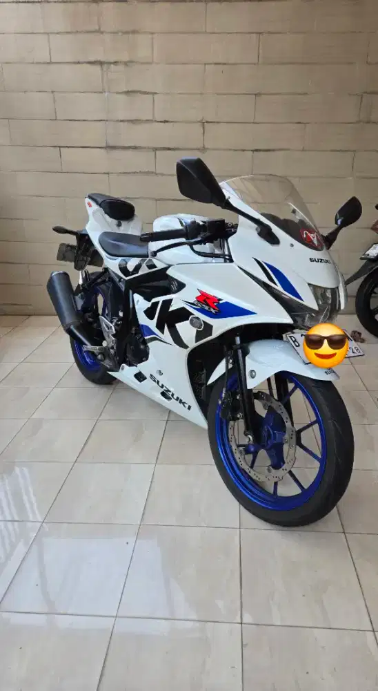 Dijual Preloved Suzuki GSX 150 R 2018 warna putih kondisi ok