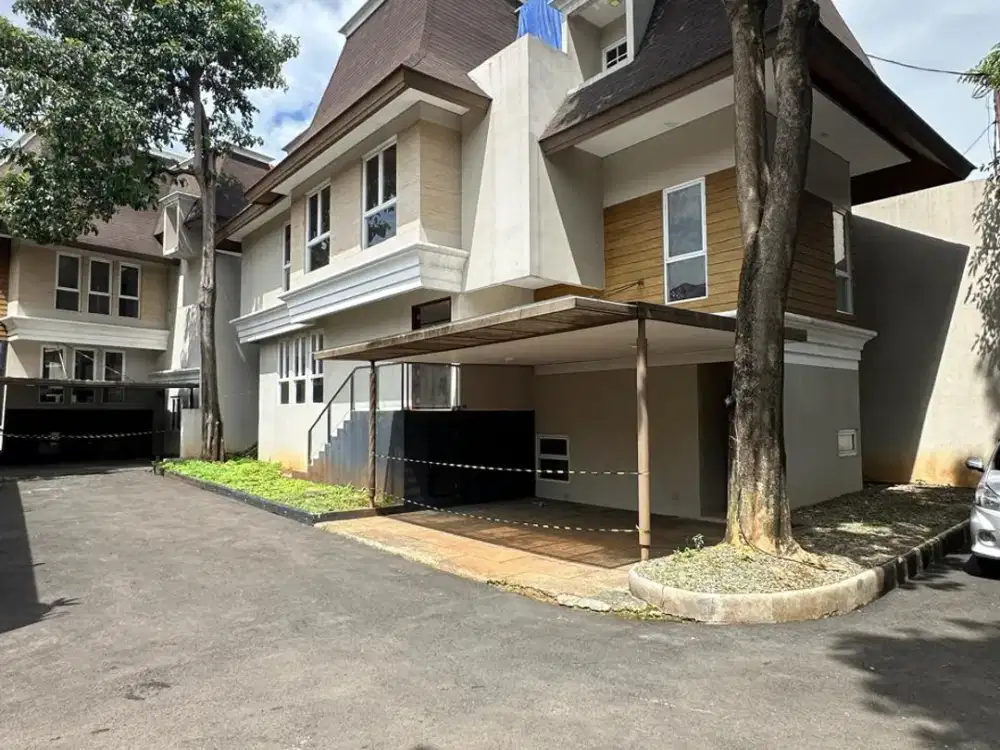 Rumah Modern Tropical 3 Lantai Taman Pesona Townhouse Jakarta Selatan