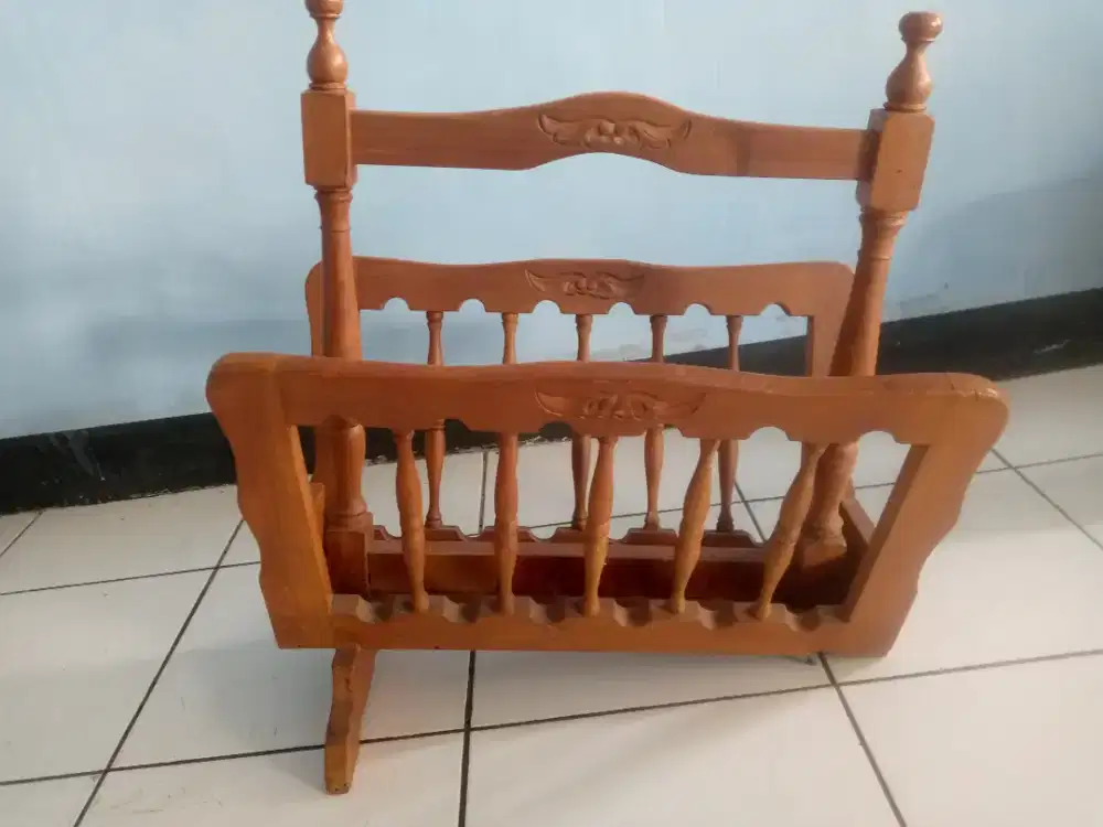 Tempat majalah/rak buku, koran