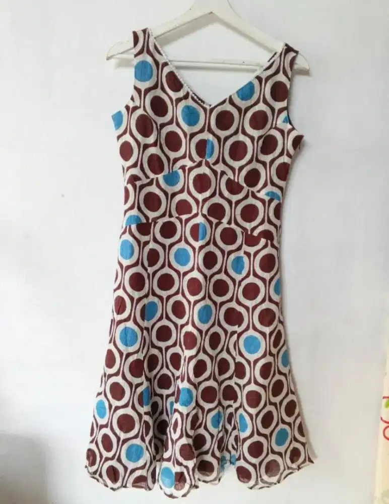 Preloved 
Midi Dress Wanita
Fit to M