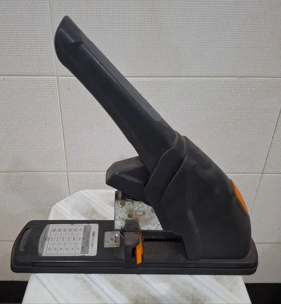 Deli 0385 Heavy Duty Stapler, jilid steples besar