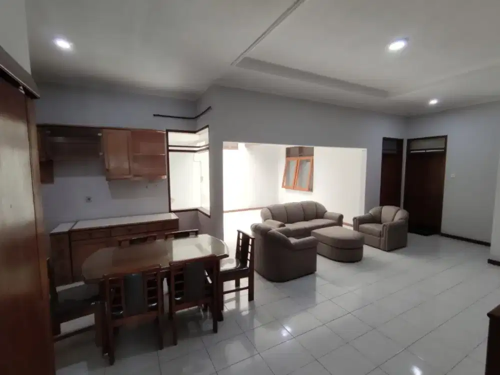 RUMAH BAGUS NYAMAN TERAWAT DEKAT TOL, SEKOLAH, TEMPAT KULINER SIAP HUNI DI BATUNUNGGAL BANDUNG