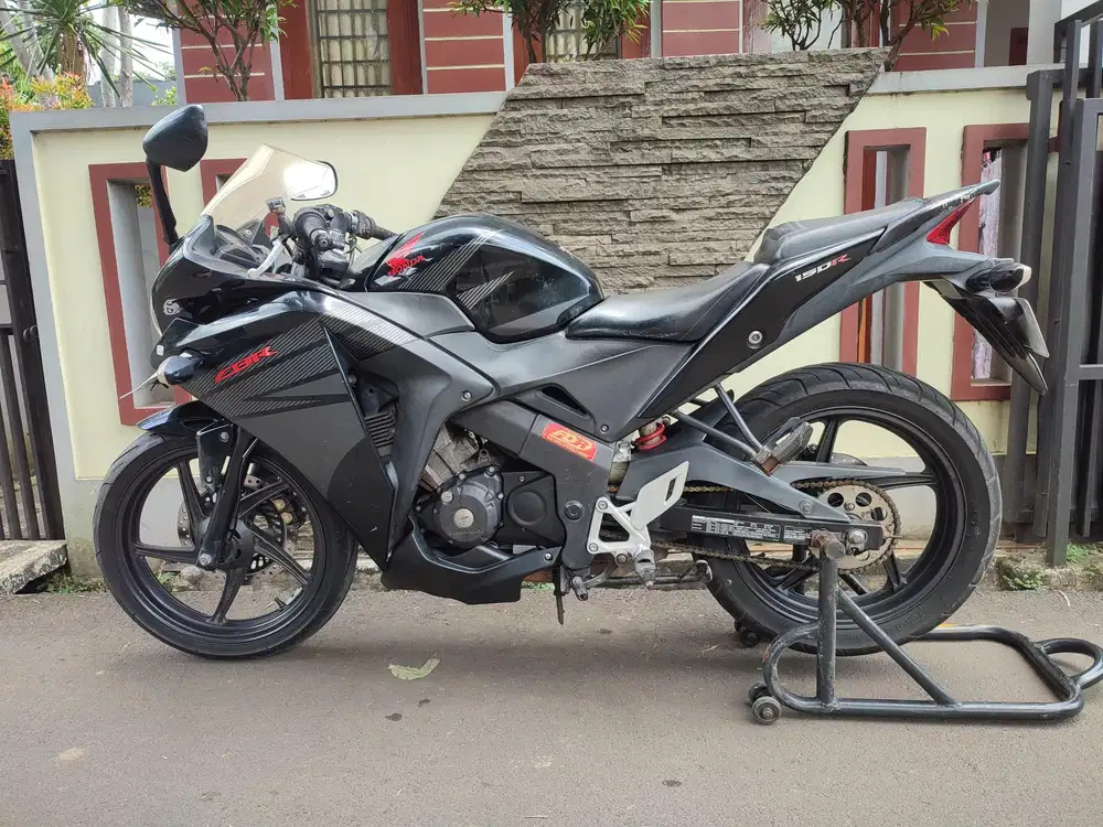 MURAH CBR 150 CBU TAHUN 2013