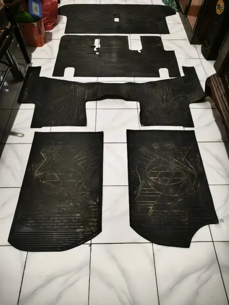1 set karpet karet avanza/xenia (kondisi bagus)