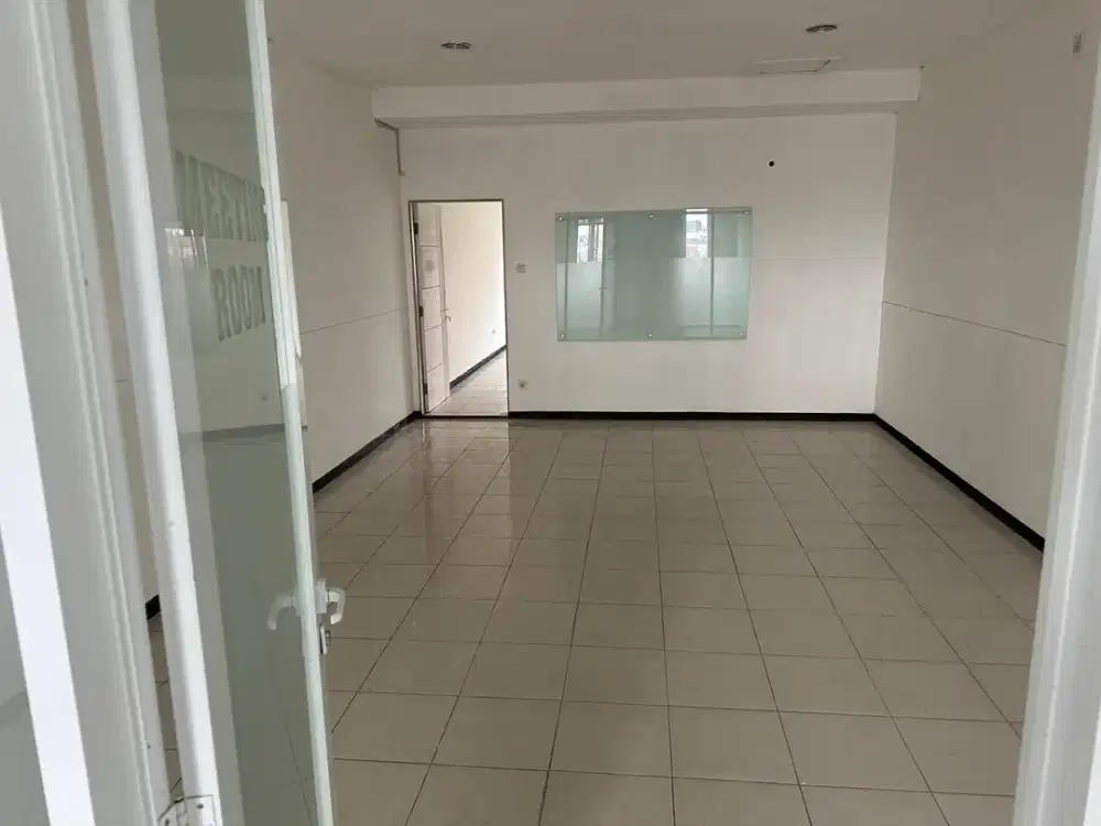 RUKO LUAS STRATEGIS 3 LANTAI LOKASI RAMAI SIAP PAKAI DI KARAPITAN BANDUNG