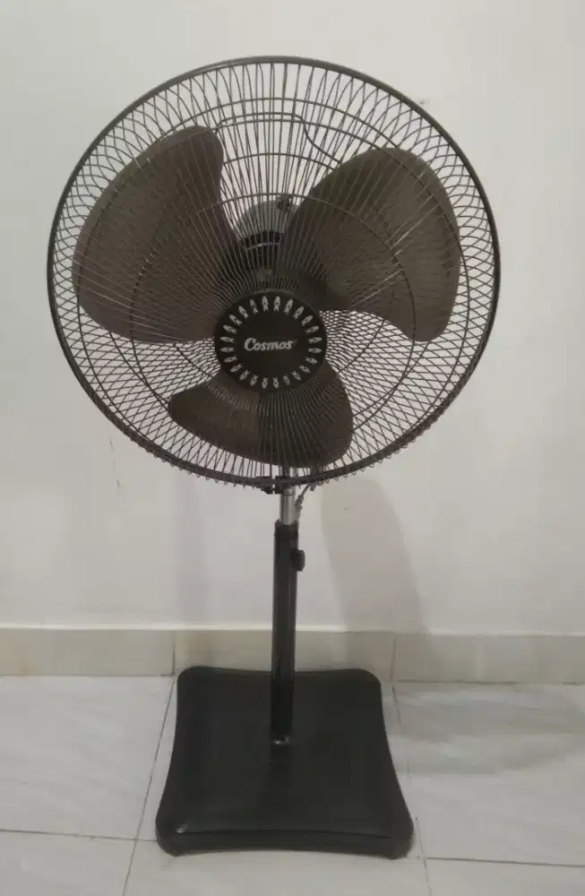 Di Jual Kipas Angin merk Cosmos kondisi masih bagus.