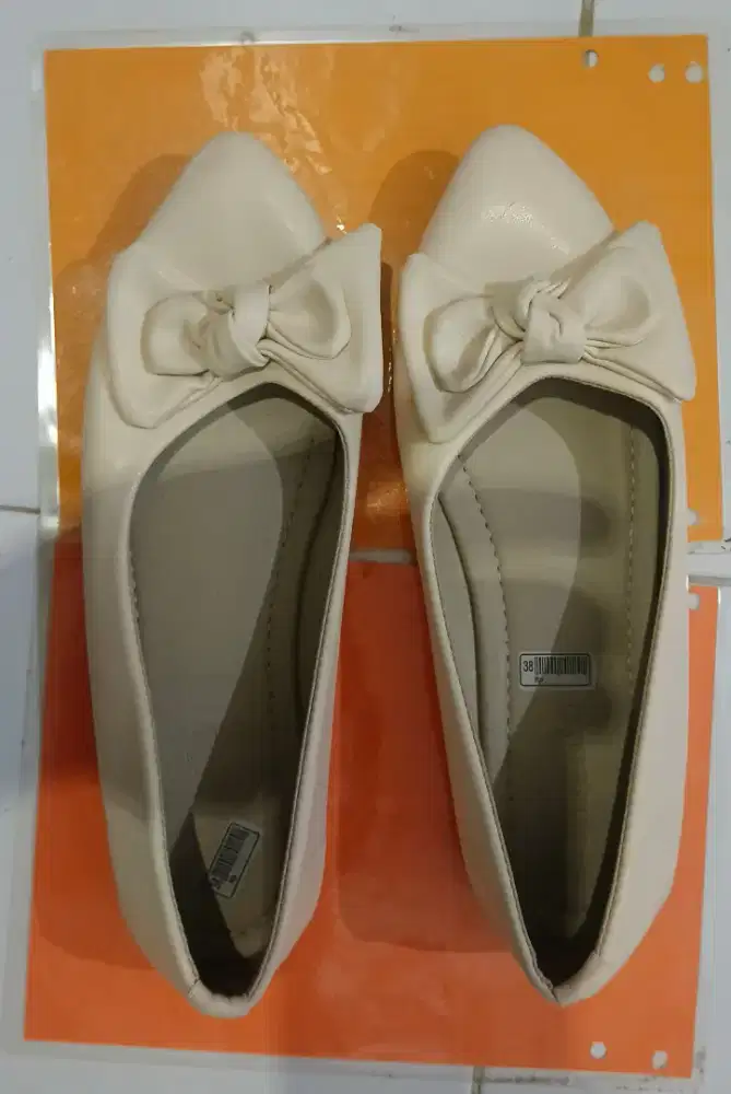 Sepatu krem cantik 38