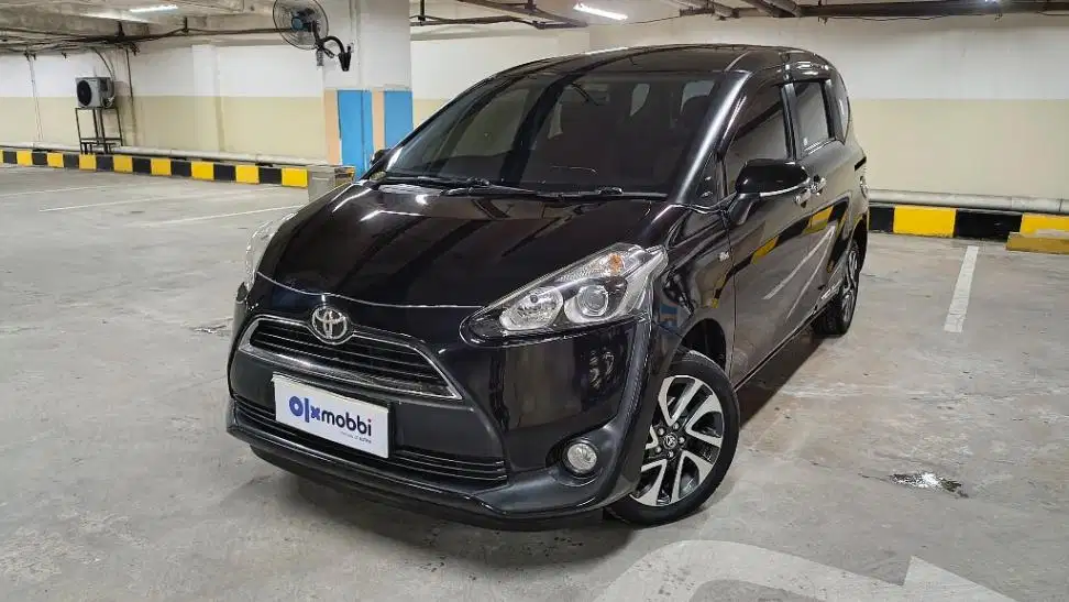DP MURAH Toyota Sienta 1.5 V Bensin-AT 2016 Hitam CKGUB