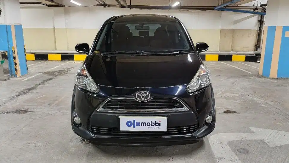 DP MURAH Toyota Sienta 1.5 V Bensin-AT 2016 Hitam CKGUB