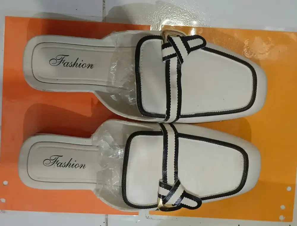 Sepatu selop krem 39