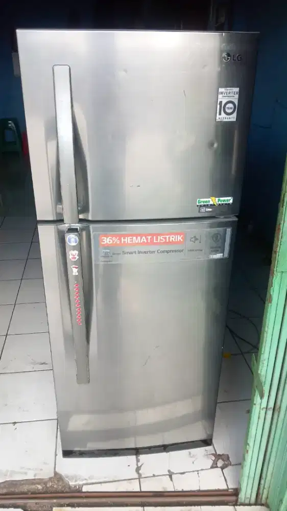 Dijual kulkas 2pintu merek LG INVERTER hemat listrik kondisi normal