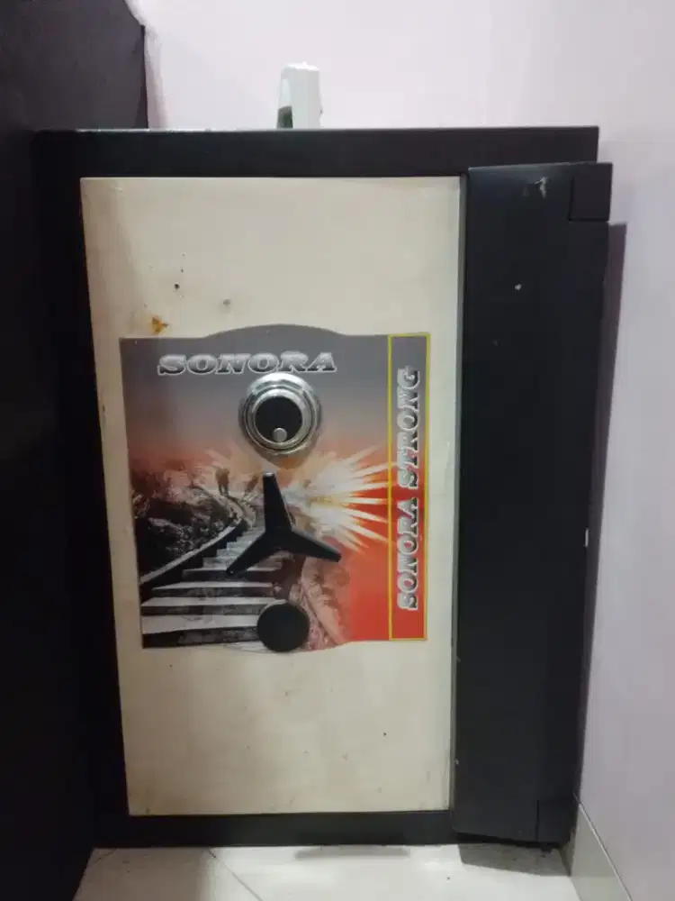 Brankas ukuran besar