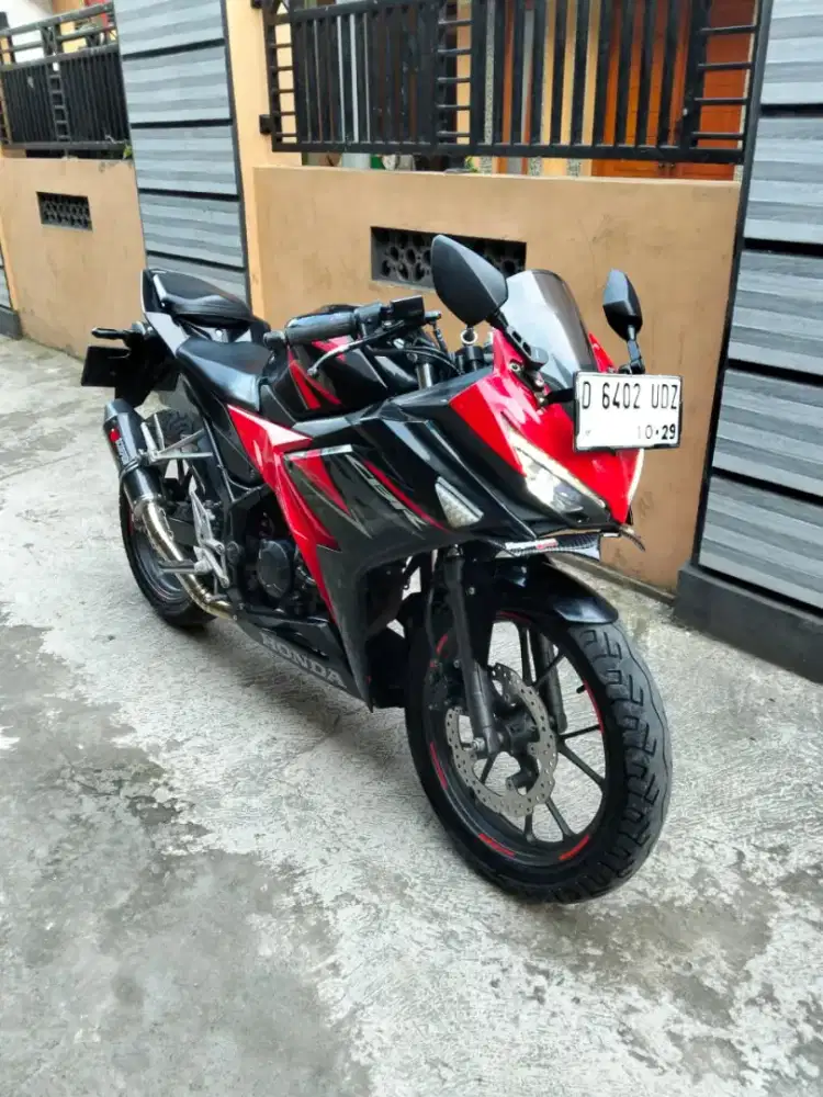 HONDA NEW CBR 150R TAHUN 2019 KM 29RB ASLI DP 1JT AN