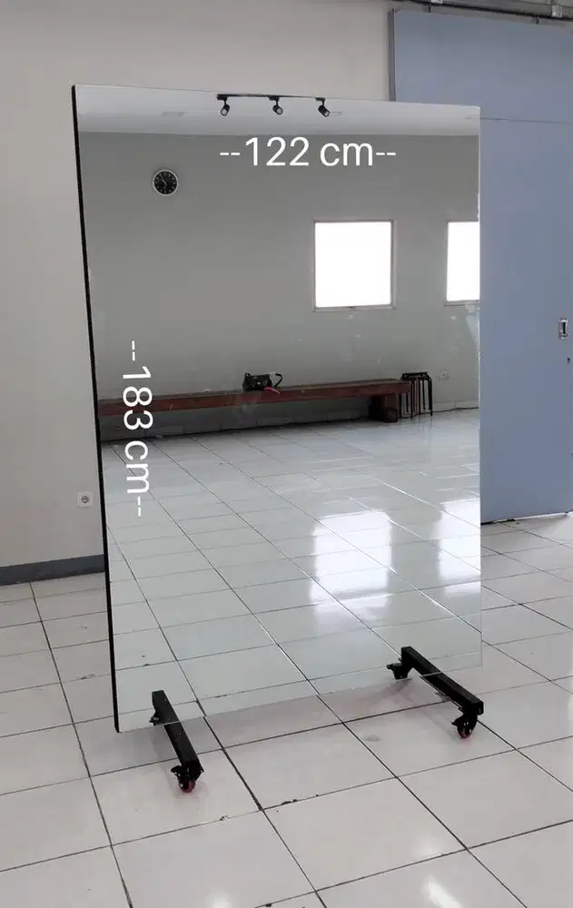 Kaca studio / tempat gym