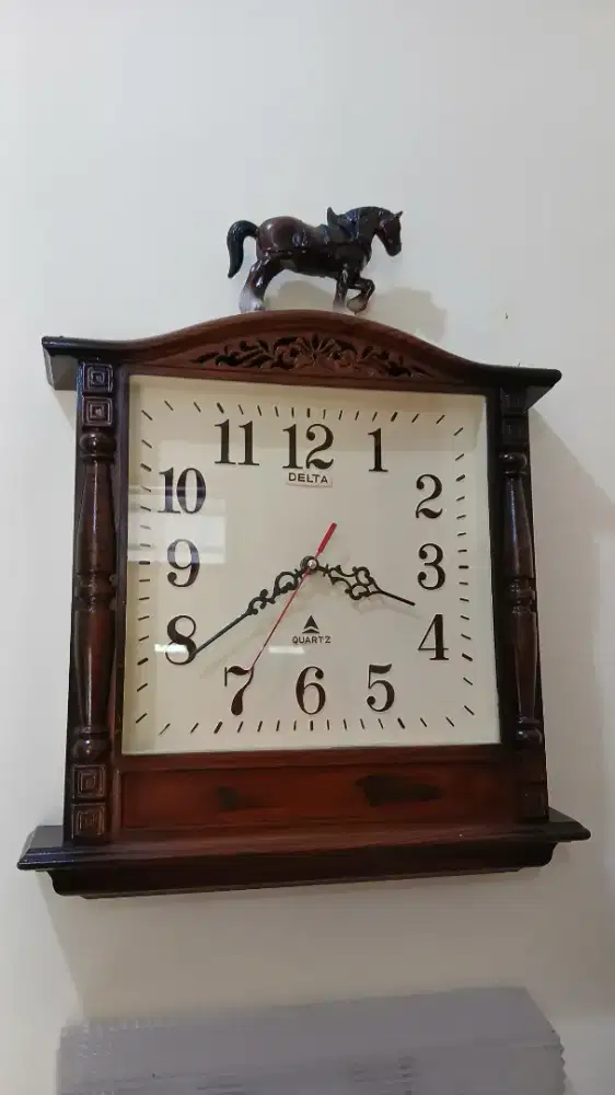 Jam dinding lawas antik