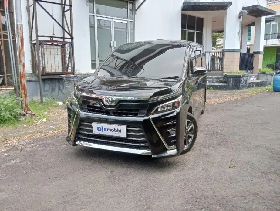 Pajak Panjang - TOYOTA Voxy 2.0 Bensin A/T 2020 HITAM