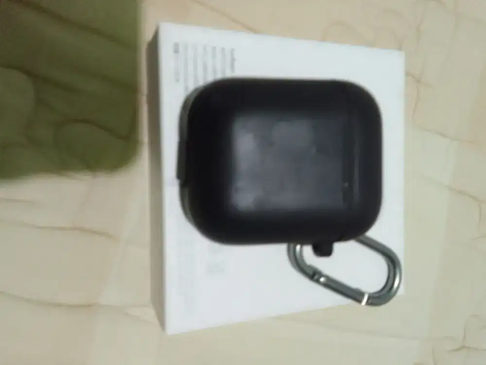 Dijual headset iPhone ori 60 ribu.  Bagus