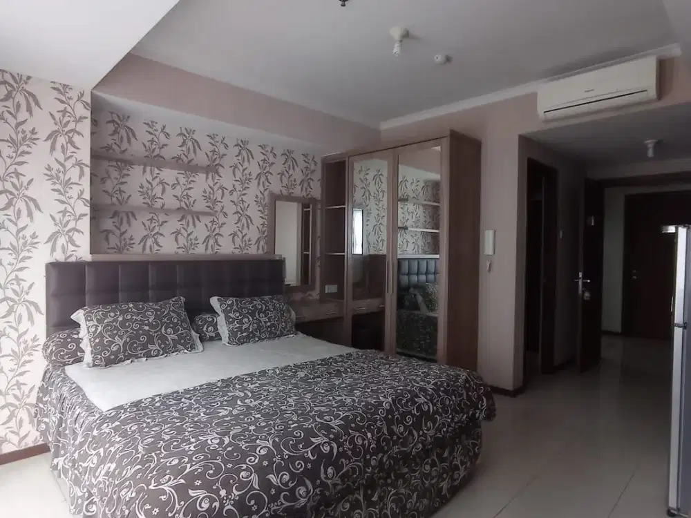 Studio Furnished Apartemen Royal Mediterania Garden Residences - Mall Central Park