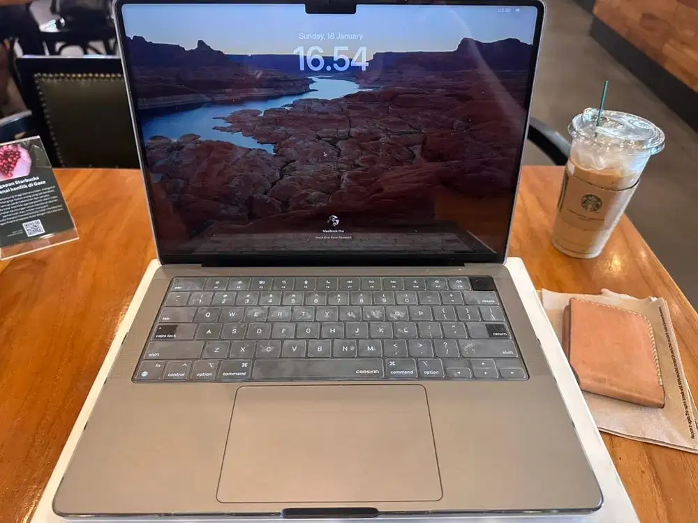 Macbook Pro M3 Like New