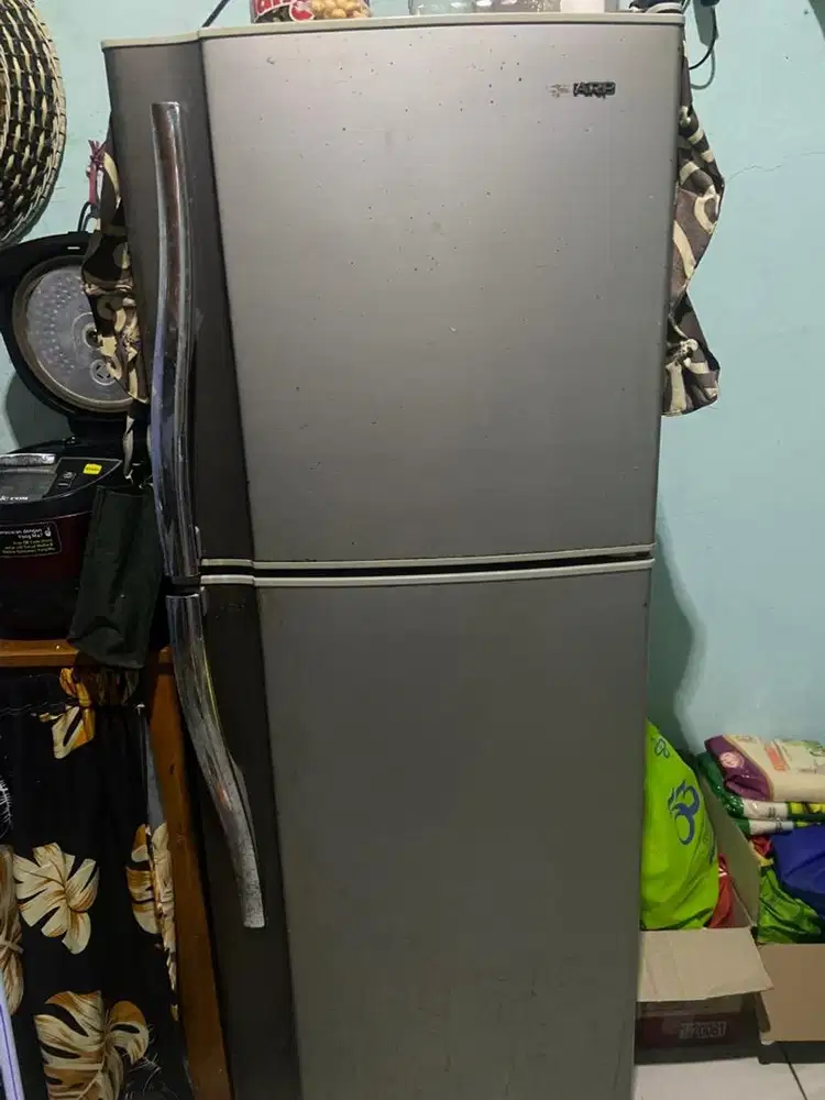 Kulkas sharp 2 pintu