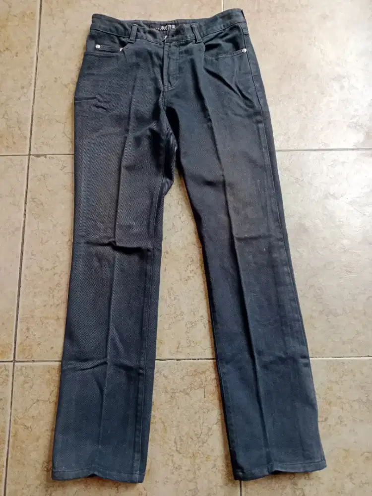 Celana jeans warna hitam