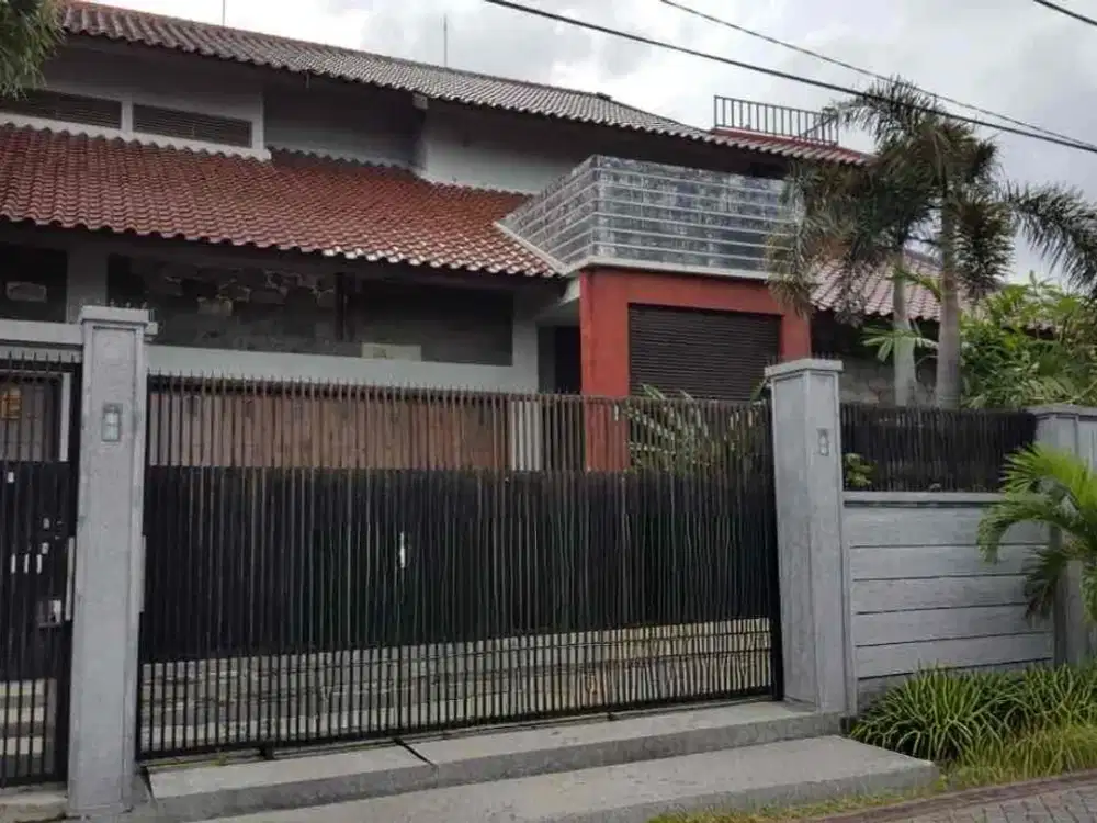 Dijual rumah mewah bangunan bagus  sidosermo  dekat Plaza marina