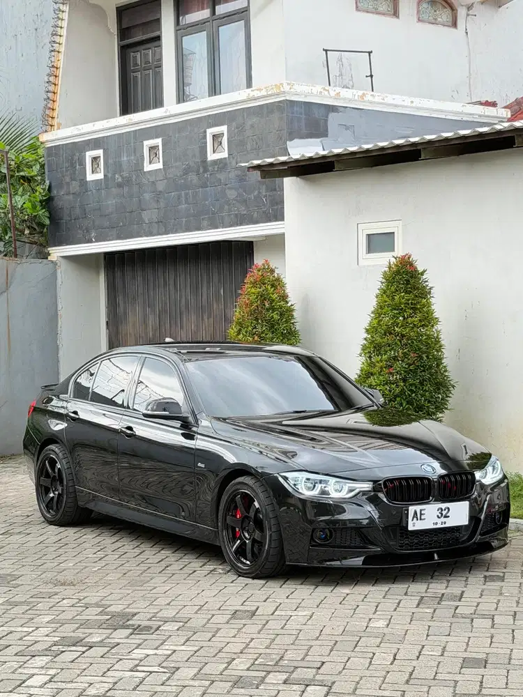 BMW 320i 2016 Bensin