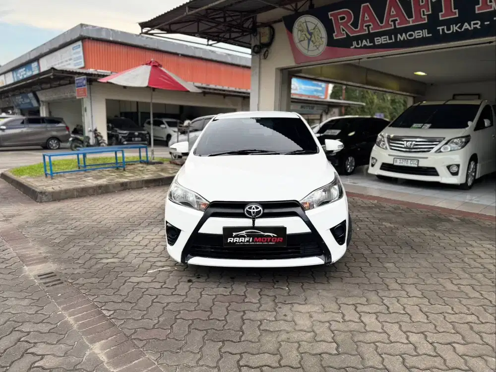 Toyota Yaris E 2015 MT Putih Manual