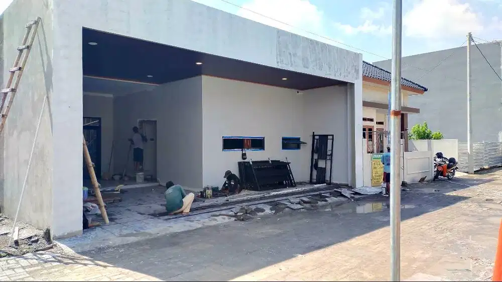 Rumah Lokasi Strategis, di Timur Luwes Gentan. Bisa KPR