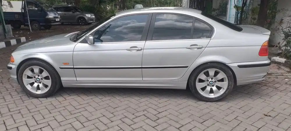 BMW 325i 2001 Bensin