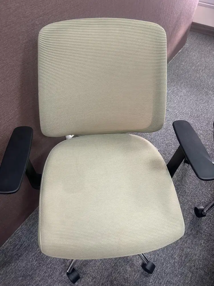 Sunon shield tasks chair black khaki