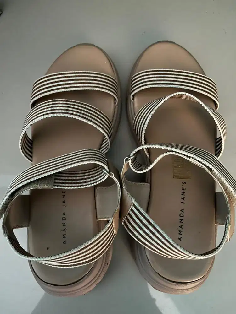 Sandal wanita like new