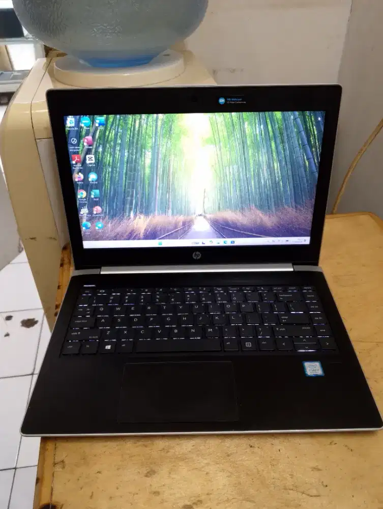 Hp probook 430 G5 core i7 8550u 8GB ssd 256GB 14inch