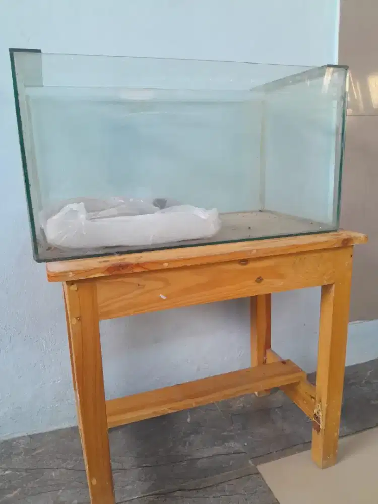 Aquarium P 55 L 30 plus meja