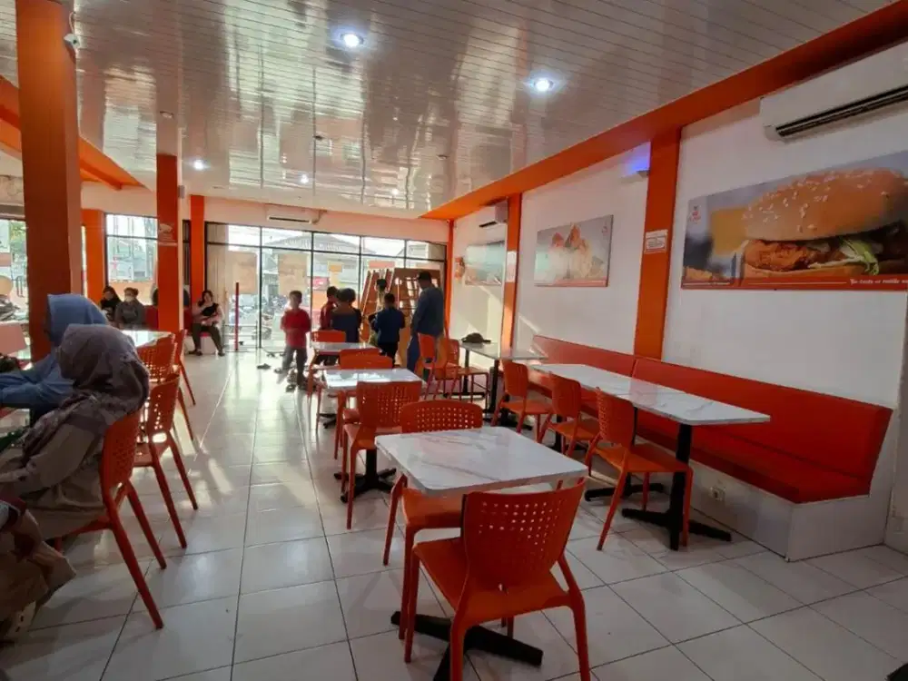 DISEWAKAN TEMPAT USAHA DENGAN PARKIRAN LUAS DI DUREN JAYA BEKASI