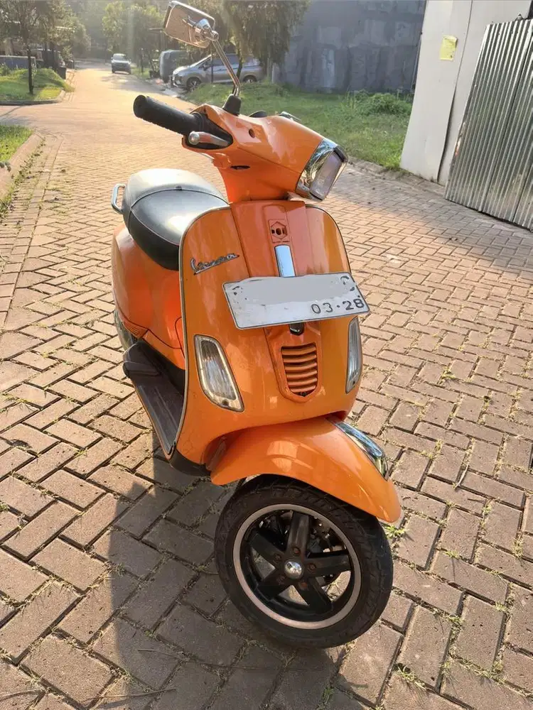 Jual vespa kesayangan LX Orange matic