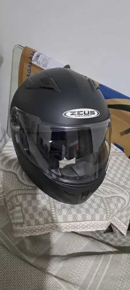 Helm fullface Zeus ZS 813 Black Helmet kondisi bagus mulus Original