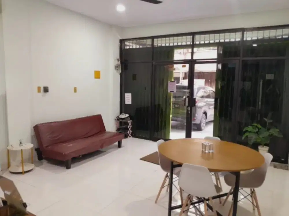 DISEWAKAN / DIJUAL RUKO 4 LANTAI DI PANGERAN JAYAKARTA JAKARTA BARAT