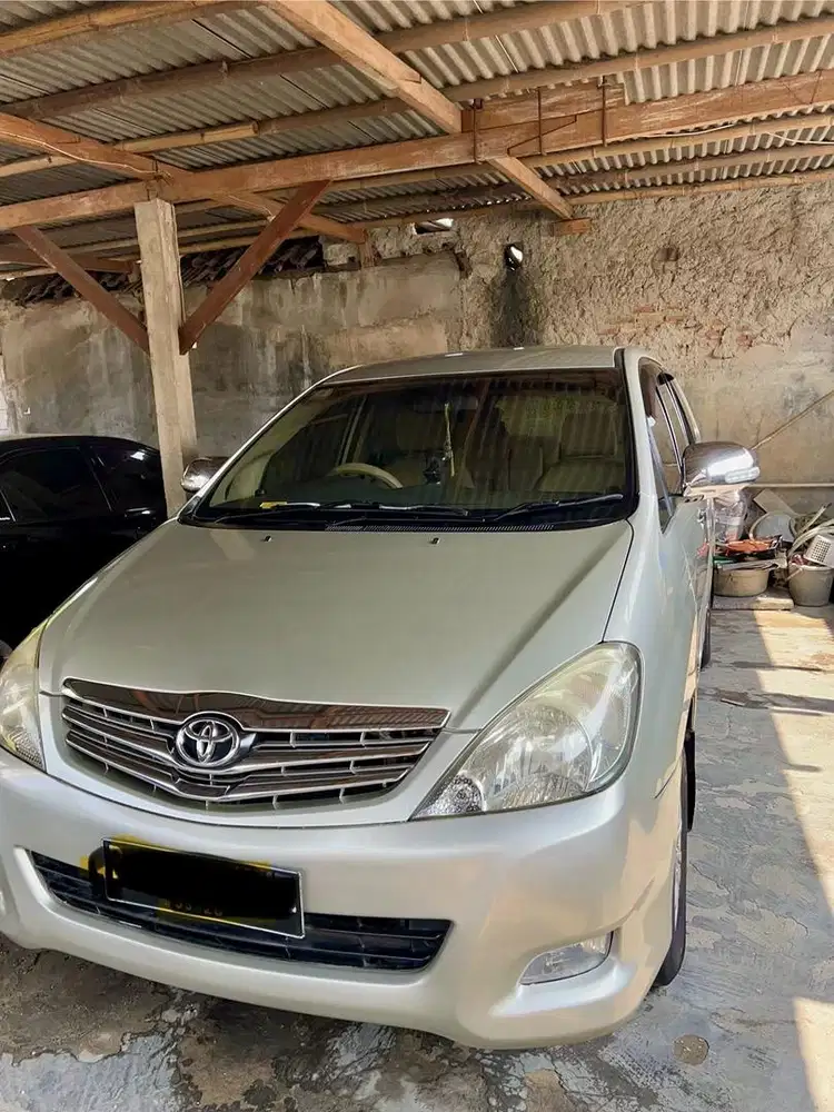 Toyota Kijang Innova Matic 2.0 V BENSIN-AT 2011